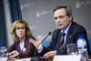 El director de la Organización Nacional de Trasplantes (ONT), Rafael Matesanz, junto a la presidenta de la Sociedad Española de Enfermería Nefrológica (Seden), María Jesús Rollán, durante su intervención hoy en un acto informativo sobre la prevención de la enfermedad renal, coincidiendo con el Día Mundial de Riñón. EFE