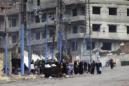 Varias personas a las afueras de la sitiada localidad de Madaya a unos 24 km de Damasco (Siria). EFE/Archivo