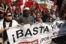 Varios inmigrantes participan en Almería en la manifestación, convocada por los sindicatos CCOO y UGT, contra los recortes en sanidad y educación del Gobierno. EFE/Archivo