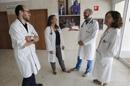 Los doctores German Ramirez, Marta Arsuaga, Fernando de la Calle y Mar Lago (i a d), que atendieron al misionero Miguel Pajares, repatriado desde Liberia tras contagiarse de ébola y que falleció el pasado 12 de agosto en el Hospital Carlos III de Madrid. EFE