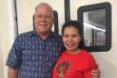 Fotografía del 25 de noviembre de 2015 proporcionada por el senador estatal de Hawaii Russell Ruderman donde aparece él con su esposa Dina, en Pahoa, Hawaii. (Foto de Russell Ruderman vía AP)