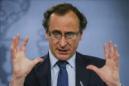 El ministro de Sanidad, Servicios Sociales e Igualdad, Alfonso Alonso, durante la rueda de prensa ofrecida tras la reunión del Consejo de Ministros celebrada hoy en Madrid. EFE