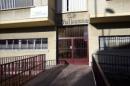Fachada del colegio Antonio albuena, en León, uno de los centros educativos donde se han hallado larvas en la comida. EFE/Archivo