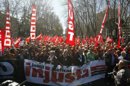 Los secretarios generales de CCOO y UGT, Ignacio Fernández Toxo y Cándido Méndez, respectivamente, al comienzo de una manifestación contra la reforma laboral en Madrid. EFE/Archivo