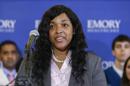 Amber Vinson, una de las dos enfermeras que atendió en Dallas (EEUU) a un liberiano enfermo de ébola y contrajo el virus, ofrece una rueda de prensa al abandonar el hospital Emory en Atlanta (Georgia, Estados Unidos). EFE