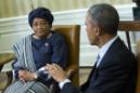 El presidente estadounidense Barack Obama se reúne con la presidenta de Liberia Ellen Johnson Sirleaf en la Casa Blanca en Washington el 27 de febrero del 2017 para discutir la respuesa a la crisis del ébola. Estados Unidos y el gobierno de Liberia han empezado a aplicar la primera prueba de un tratamiento experimental para el ébola que antes se había usado solamente como emergencia. (AP Foto/Evan Vucci)