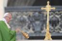 El Papa Francisco, hoy durante la Misa celebrada en la Plaza de San Pedro. EFE