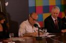 De izquierda a derecha, la directora de Desarrollo Social de la Intendencia de Montevideo, Fabiana Goyeneche; el intendente de Montevideo, Daniel Martínez; el ministro de Salud Pública de Uruguay, Jorge Basso; y la coordinadora residente de las Naciones Unidas en Uruguay, Denise Cook, participan en un acto, este 2 de diciembre, en Montevideo (Uruguay). EFE