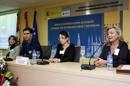 Elena Pérez (d), bioquímica y bióloga molecular; María Morán (2d), investigadora del hospital 12 de Octubre; Francisco Climent (2i), pediatra del hospital La Paz de Madrid (2i), y María Teresa García (i), coordinadora de la unidad de enfermedades mitocondriales del hospital 12 de Octubre, durante el I Encuentro Nacional de Familias con Niños Mitocondriales en el Centro de Referencia Estatal de Enfermedades Raras de Burgos. EFE