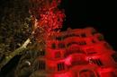 Un total de 38 emblemáticos edificios de Barcelona, como la Sagrada Familia, la Pedrera (en la foto) o la Torre Agbar, se han iluminado hoy de rojo, coincidiendo con el Día Mundial del Sida y en el marco de la campaña "Barcelona da la cara por el Sida". EFE