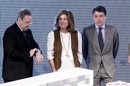 La alcaldesa de Madrid, Ana Botella, acompañada por el presidente de la Comunidad de Marid, Ignacio González (d), y el presidente del Real Madrid, Florentino Pérez, durante el acto de presentación de la III Fase de la Cuidad del Real Madrid. EFEEl consejero de Sanidad de la Comunidad de Madrid, Javier Fernández-Lasquetty, durante la rueda de prensa que ofreció la semana pasada en la Consejería de Sanidad para explicar las medidas sanitarias recogidas en los presupuestos para 2013, entre ellas la implantación del pago de un euro por la expedición de cada receta. EFE