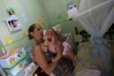 Madres brasileñas crían solas a bebés con microcefalia