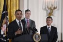 El presidente de Estados Unidos Barack Obama (i) ofrece un discurso junto al secretario de Educación, Arne Duncan (c), y el secretario de Asuntos de Veteranos, Eric Shinseki (d), durante la Conferencia Nacional de la Salud Mental, en la Casa Blanca, Washington (EE.UU.), este 3 de junio. EFE