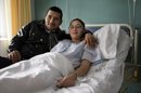 María Rosa Navarro Ortega, 23 años, y Simón Cagua Guerrero, 33 años, son los padres de David, un niño que ha pesado 1,8 kilos y ha sido el primer bebé nacido en 2013 en un hospital público de la Comunitat Valenciana, un minuto después de las doce en el Hospital San Francisco de Borja de Gandia (Valencia), donde permanece en la incubadora. EFE