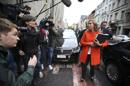 La ministra de Sanidad española, Ana Mato, responde a los periodistas a su llegada a la reunión extraordinaria de ministros de Sanidad de la Unión Europea (UE) celebrada en Bruselas para coordinar la puesta en marcha de medidas destinadas detectadar posibles caso de ébola y evitar su propagación en Europa. EFE