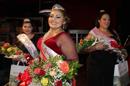 Monse (c), Miss Gordita Paraguay 2014, Julia (i), segunda princesa, y Cintia Colina (d), primera princesa, posan tras ser coronadas este, en un local nocturno de Asunción (Paraguay). EFE