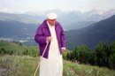 Fotografía de archivo fechada el 14 de julio de 1996 del Papa Juan Pablo II durante sus vacaciones en Cadore, en Val Comelico, Italia. EFE