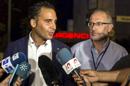 El delegado de salud de la Junta de Andalucia, Daniel Perez (i), junto al director del Hospital Materno Infantil, Manuel Paz (d) informan que el pequeño Ashya King, el niño británico de cinco años con un tumor cerebral que permanece en el Materno Infantil de Málaga desde hace días, podría salir del hospital esta misma noche. EFE