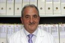 El jefe de Digestivo del Hospital Central de Asturias, (HUCA), Luis Rodrigo, doctor experto en enfermedad celíaca (EC), durante una entrevista con Efe en la que afirma "todos podemos ser celíacos, hasta que no se demuestre lo contrario" y aunque esta enfermedad se considera tradicionalmente un trastorno infantil "puede aparecer" a cualquier edad, incluso hasta un 20% de los casos diagnosticados son mayores de 60 años. EFE