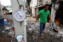 Pobladores de La Chorrera (Ecuador) tras el terremoto de 7,8 grados en la escala de Richter registrado el sábado en la costa norte de Ecuador. EFE