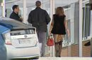 La alcaldesa de Madrid, Ana Botella (d), ha visitado esta mañana a su marido, el expresidente del Gobierno José María Aznar, que permanece ingresado desde ayer en la Clínica Ruber Internacional a causa de una fuerte gastroenteritis. EFE
