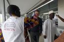 La OMS pide que los países con ébola revisen a todos los que se vayan