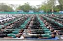 El personal del Ejército de la India práctica yoga corriente en una estación militar, ante la Jornada Mundial de Yoga en Bhopal, India. EFE