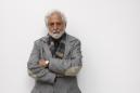 ARCHIVO - En imagen del 28 de abril de 2009, Carl Djerassi posa para la cámara en la Universidad Jacobs en Bremen, Alemania. Djerassi, el químico por muchos considerado el padre de la píldora anticonceptiva, murió el viernes 30 de enero de 2015 a los 91 años en su hogar en San Francisco, informó el vocero de la Universidad Stanford, Dan Stober. (Foto AP/Joerg Sarbach, archivo)