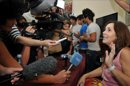 La hija del presidente cubano Raúl Castro y directora del Centro Nacional de Educación Sexual (CENSEX), Mariela Castro (d), responde preguntas a periodistas este 16 de septiembre del 2013, durante una conferencia de prensa ofrecida por el Día de la Salud Sexual en La Habana (Cuba). EFE