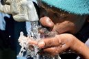 El programa consiste en la dotación de infraestructuras que garantizarán el acceso de la población al suministro de agua potable y el saneamiento de sus comunidades, que actualmente carecen de este servicio. EFE/Archivo
