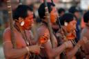 En lo que va del año, el ministerio de Cultura peruano ha registrado cinco avistamientos de los nativos mashco piro en sus ingresos a poblaciones en zonas alejadas de Madre de Dios, limítrofe con Bolivia y Brasil. EFE/Archivo