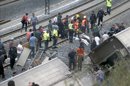 Estado en el que ha quedado el tren Alvia que cubría la ruta entre Madrid y Ferrol tras descarrilar cuando ya estaba muy cerca de Santiago de Compostela. EFE/Archivo
