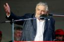 En la imagen un registro del expresidente de Uruguay José Mujica, de 79 años, y quien entregó la banda presidencial el pasado 1 de marzo al socialista Tabaré Vázquez, también del oficialista Frente Amplio. EFE/Archivo