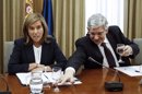 La ministra de Sanidad, Servicios Sociales e Igualdad, Ana Mato, y el secretario de Estado de servicios Sociales e Igualdad, Juan Manuel Moreno Bonilla, durante una reunión con los científicos que asesoran al Plan Nacional sobre Drogas para recabar sus aportaciones a la futura Ley contra el consumo de alcohol en menores. EFE/Archivo