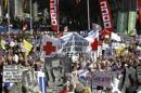 Usuarios y profesiones de la sanidad pública madrileña se manifiestan en la plaza de Cibeles. EFE/Archivo