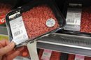 Bandejas de carne en un supermercado Tesco de Londres. EFE/Archivo