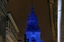 La Torre del Reloj de la Catedral de Santiago de Compostela, iluminada esta noche de azul con motivo del Día Mundial de la Diabetes, dentro de los actos programados por la Sociedad Española de Diabetes (SED). EFE