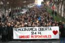 Cabecera de la manifestación unitaria para exigir el funcionamiento del servicio de hemodinámica del Hospital Joan XXIII de Tarragona, las 24 horas durante todos los días del año, hoy en la capital tarraconense. EFE