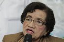 La ministra de Salud de El Salvador, María Isabel Rodríguez (2i), habla durante una rueda de prensa en San Salvador, junto al equipo médico encargado del caso de "Beatriz", la joven salvadoreña que no fue autorizada por la justicia a abortar y que este lunes dio a luz mediante cesárea a una niña sin cerebro que murió a las pocas horas. EFE