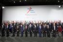 Fotografía de familia de los asistentes a la cumbre del foro Asia-Europa (Asem), en Milán, Italia. EFE