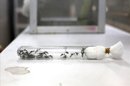 Foto cortesía de Sanofi Pasteur tomada el jueves 14 de junio de un criadero de larvas de mosquito en el centro de desarrollo de vacunas de la universidad tailandesa de Mahidos, en Nakhonpathom. EFEFoto cortesía de Sanofi Pasteur tomada el jueves 14 de junio de 2012 del Dr. Suthee Yoksan. EFEFoto cortesía de Sanofi Pasteur tomada el jueves 14 de junio de la científica Vipoda Suksopee. EFE