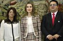 La princesa de Asturias posa junto a representantes de la nueva Junta Directiva de la Federación Española de Enfermedades Raras (FEDER), durante la audiencia celebrada esta mañana en el Palacio de la Zarzuela. EFELa princesa de Asturias posa junto a representantes de la nueva Junta Directiva de la Federación Española de Enfermedades Raras (FEDER), durante la audiencia celebrada esta mañana en el Palacio de la Zarzuela. EFE