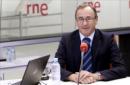 Fotografía facilitada por RNE, del ministro de Sanidad, Servicios Sociales e Igualada, Alfonso Alonso, durante la entrevista hoy en "Las mañanas de RNE". EFE