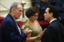 El presidente de la Cámara de Diputados de Chile, Marco Antonio Nuñez (d), fue registrado este martes junto al neurólogo estadounidense Dennis Petro (i), durante el primer Seminario Internacional de Cannabis Medicinal de Santiago, en Santiago de Chile. EFE/Archivo
