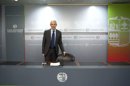El portavoz del Gobierno Vasco, Josu Erkoreka, a su llegada a la rueda de prensa en la que ha resumido los acuerdos adoptados por el Consejo del Ejecutivo reunido hoy en Vitoria. EFE