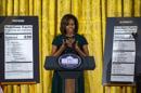 La primera dama estadounidense, Michelle Obama, anuncia una serie de cambios en las etiquetas de información nutricional presentes en unos 700.000 productos durante un acto en la Casa Blanca en Washington, EE.UU., el 27 de febrero de 2014. EFE