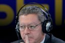 El ministro de Justicia, Alberto Ruiz Gallardón, durante la entrevista que ha concedido hoy a la cadena Ser en la que ha asegurado que la ley que permite el matrimonio entre personas del mismo sexo seguirá vigente hasta que el Tribunal Constitucional se pronuncie. EFEEl ministro de Justicia, Alberto Ruiz Gallardón, durante la entrevista que ha concedido hoy a la cadena Ser en la que ha asegurado que la ley que permite el matrimonio entre personas del mismo sexo seguirá vigente hasta que el Tribunal Constitucional se pronuncie. EFEEl portavoz del grupo popular, Alfonso Alonso, durante la rueda de prensa que ha ofrecido hoy en la Cámara Baja tras la junta de portavoces en el Congreso de los Diputados. EFE