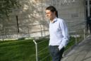 El director económico y financiero de Sagessa, Carles Abelló Pellicer, a la salida de los juzgados tras declarar después de su detención por el caso Innova por orden del titular del juzgado número 3 de Reus, que hoy ha acordado su libertad con cargos. EFE